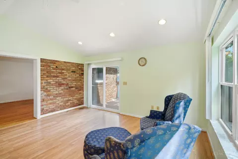 Living - 830 Sunderland Dr, Cincinnati, OH 45255 photo 5 of 5