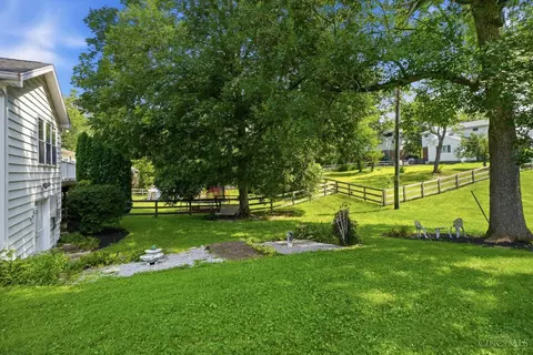 Exterior - 830 Sunderland Dr, Cincinnati, OH 45255 photo 8 of 9