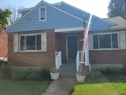 966 Summit Ave, Glendale, OH 45246