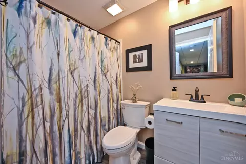 Bath - 8988 Bluejay View Dr, Cleves, OH 45002 photo 4 of 5
