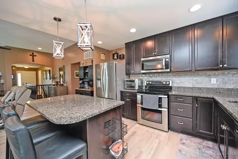 Kitchen - 8988 Bluejay View Dr, Cleves, OH 45002 photo 4 of 4