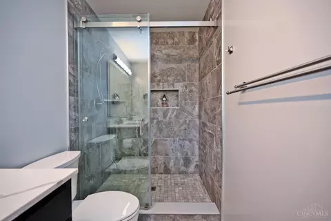 Bath - 8988 Bluejay View Dr, Cleves, OH 45002 photo 2 of 5