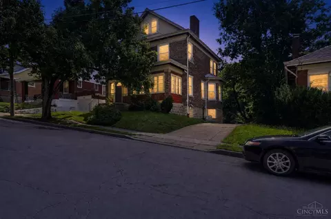 Exterior - 2654 Cora Ave, Cincinnati, OH 45211 photo 3 of 5