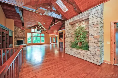 Living - 41 Locust Hill Rd, Cincinnati, OH 45245 photo 1 of 7