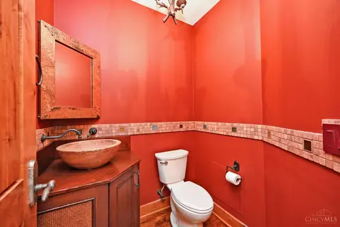 Bath - 41 Locust Hill Rd, Cincinnati, OH 45245 photo 1 of 8