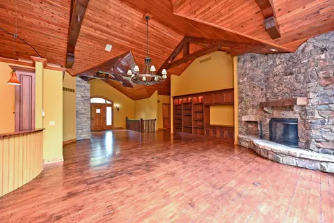 Living - 41 Locust Hill Rd, Cincinnati, OH 45245 photo 4 of 7