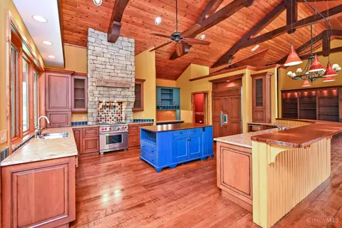 Kitchen - 41 Locust Hill Rd, Cincinnati, OH 45245 photo 2 of 7