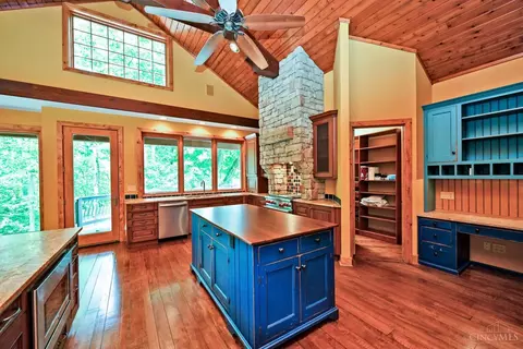 Kitchen - 41 Locust Hill Rd, Cincinnati, OH 45245 photo 4 of 7