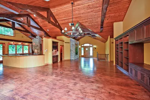 Living - 41 Locust Hill Rd, Cincinnati, OH 45245 photo 5 of 7
