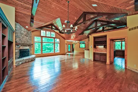Living - 41 Locust Hill Rd, Cincinnati, OH 45245 photo 2 of 7