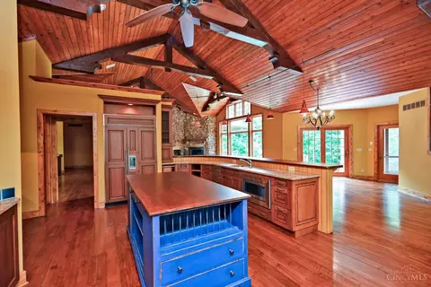Kitchen - 41 Locust Hill Rd, Cincinnati, OH 45245 photo 6 of 7