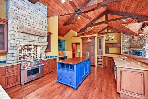 Kitchen - 41 Locust Hill Rd, Cincinnati, OH 45245 photo 3 of 7