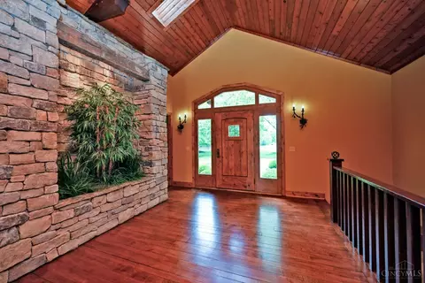 Entry Way - 41 Locust Hill Rd, Cincinnati, OH 45245 photo 1 of 3