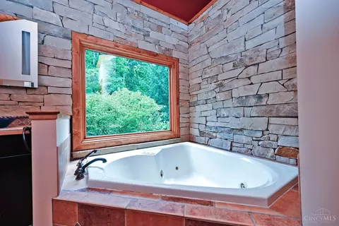 Bath - 41 Locust Hill Rd, Cincinnati, OH 45245 photo 6 of 8