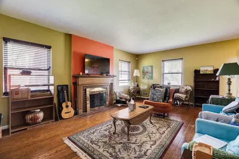 Living - 2885 Tower Ave, Cincinnati, OH 45238 photo 2 of 2