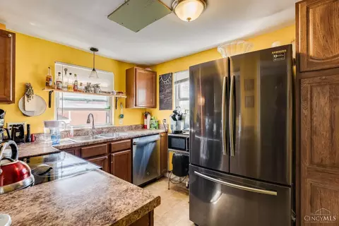 Kitchen - 2885 Tower Ave, Cincinnati, OH 45238 photo 1 of 2