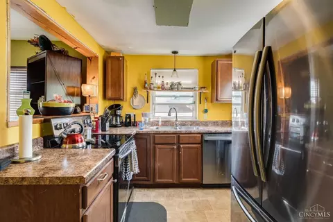 Kitchen - 2885 Tower Ave, Cincinnati, OH 45238 photo 2 of 2