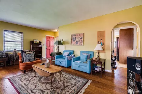 Living - 2885 Tower Ave, Cincinnati, OH 45238 photo 1 of 2