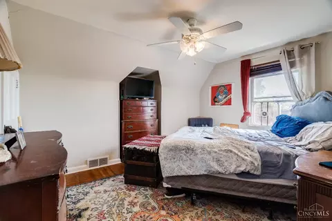 Bedroom - 2885 Tower Ave, Cincinnati, OH 45238 photo 2 of 4