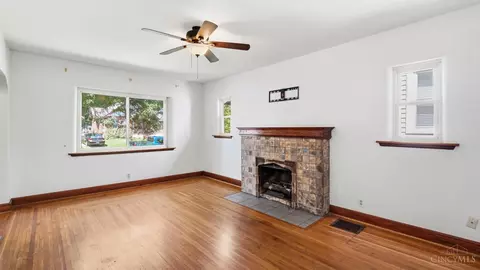 Living - 6815 Windward St, Cincinnati, OH 45227 photo 2 of 6