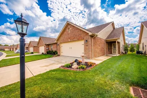 724 Villa Ct, Trenton, OH 45067
