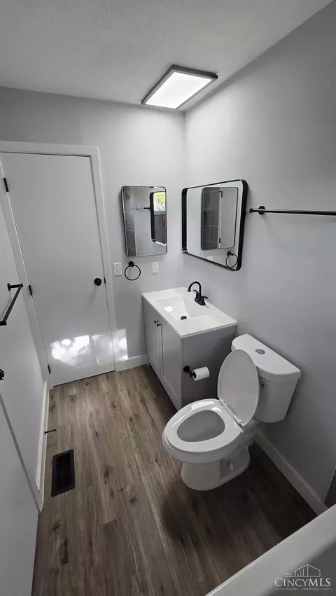 Bath - 11518 Raphael Pl, Forest Park, OH 45240 photo 3 of 4