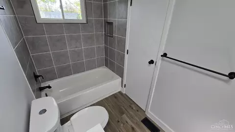 Bath - 11518 Raphael Pl, Forest Park, OH 45240 photo 2 of 4
