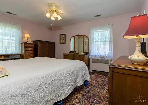 Bedroom - 1711 Flora Ave, Cincinnati, OH 45231 photo 2 of 4