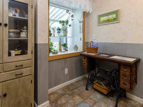 Entry Way - 1711 Flora Ave, Cincinnati, OH 45231 photo 2 of 3