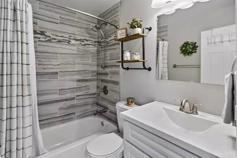Bath - 6038 Bearcat Dr, Cincinnati, OH 45248 photo 3 of 4