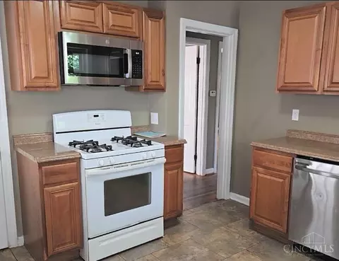 Kitchen - 3830 Gardner Ave, Cincinnati, OH 45236 photo 1 of 2