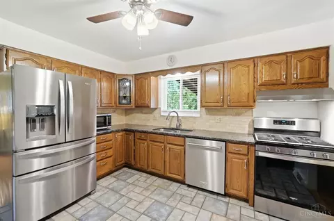 Kitchen - 5833 Timely Ter, Cincinnati, OH 45233 photo 4 of 4