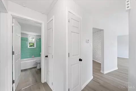 Entry Way - 5750 Timrick Ct, Cincinnati, OH 45238 photo 1 of 3