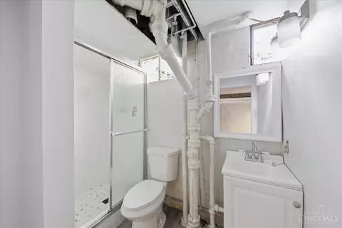 Bath - 5750 Timrick Ct, Cincinnati, OH 45238 photo 3 of 3