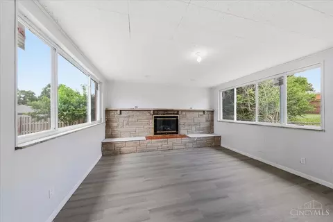 Living - 5750 Timrick Ct, Cincinnati, OH 45238 photo 6 of 9