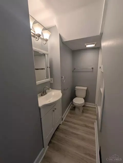 Bath - 741 Epworth Ave, Cincinnati, OH 45232 photo 1 of 3