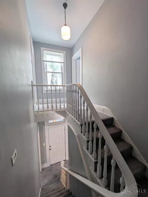 Entry Way - 741 Epworth Ave, Cincinnati, OH 45232 photo 1 of 2