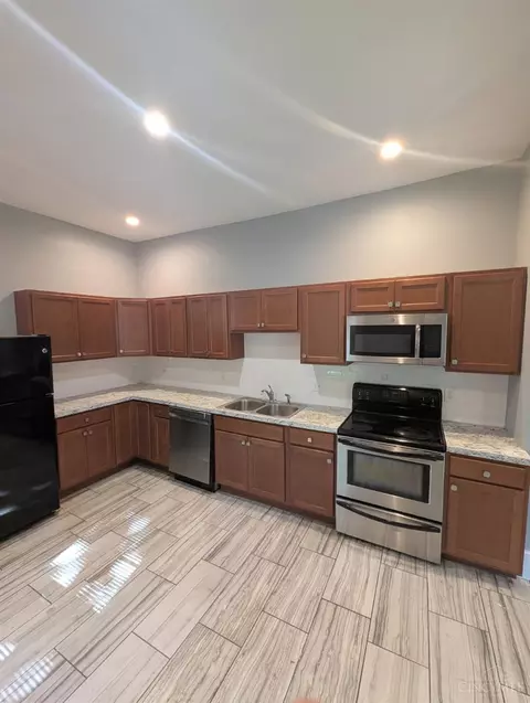 Kitchen - 741 Epworth Ave, Cincinnati, OH 45232 photo 2 of 3