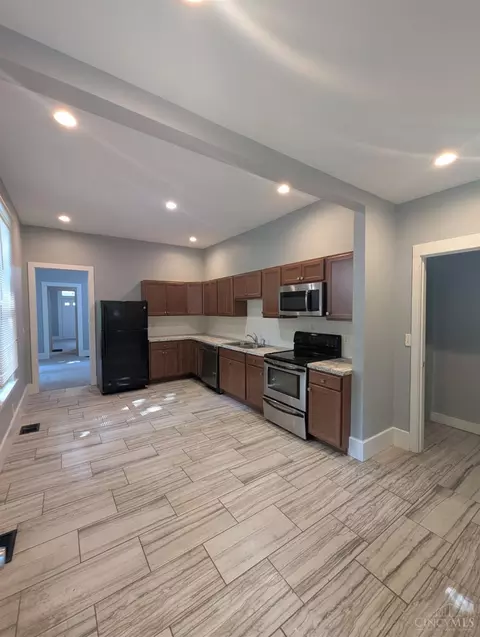 Kitchen - 741 Epworth Ave, Cincinnati, OH 45232 photo 1 of 3
