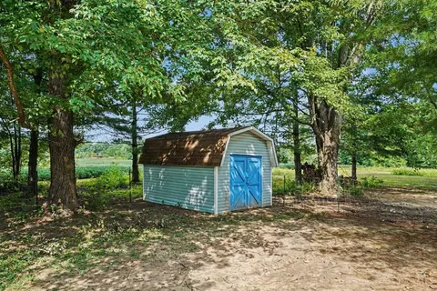 Exterior - 1649 Main St, Lewis Twp, OH 45119 photo 5 of 8