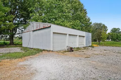 Exterior - 1649 Main St, Lewis Twp, OH 45119 photo 4 of 8