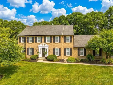 8033 Old Stable Ct, West Chester, OH 45069