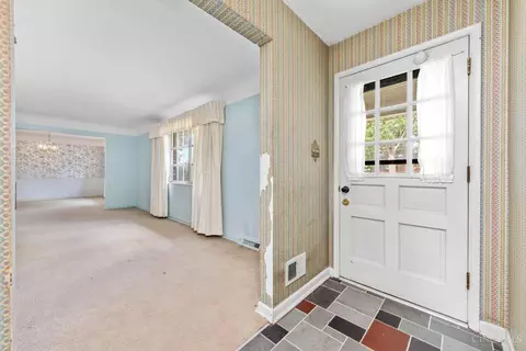 Entry Way - 9350 Sheralee Dr, Cincinnati, OH 45231 photo 2 of 2