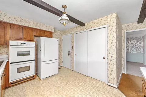 Kitchen - 9350 Sheralee Dr, Cincinnati, OH 45231 photo 2 of 3