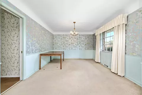 Dining - 9350 Sheralee Dr, Cincinnati, OH 45231 photo 1 of 1