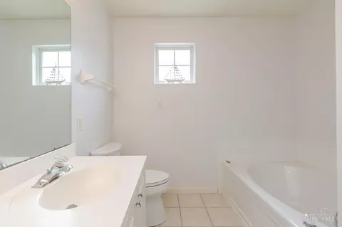 Bath - 1730 Olde Haley Dr, Centerville, OH 45458 photo 4 of 5