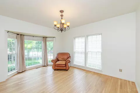 Living - 1730 Olde Haley Dr, Centerville, OH 45458 photo 2 of 5