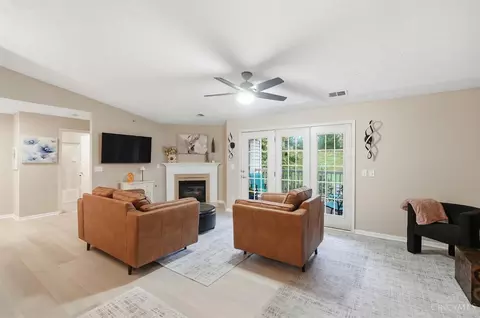 Living - 5449 Michelles Oak Ct, Cincinnati, OH 45248 photo 1 of 3