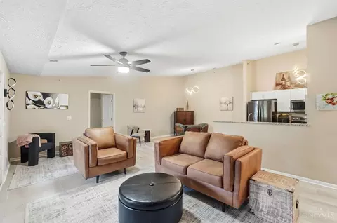 Living - 5449 Michelles Oak Ct, Cincinnati, OH 45248 photo 3 of 3