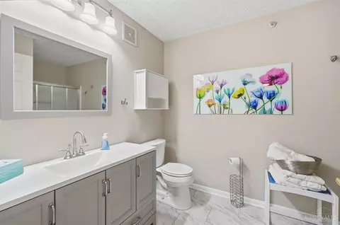 Bath - 5449 Michelles Oak Ct, Cincinnati, OH 45248 photo 1 of 3